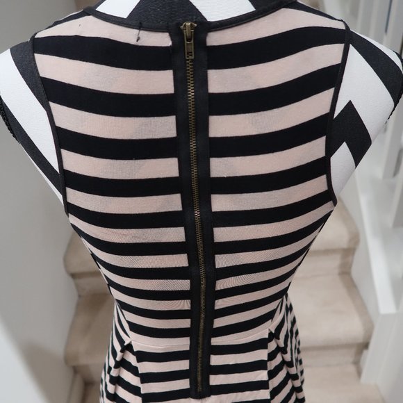 Striped Sleeveless Dress - Picture 5 of 7